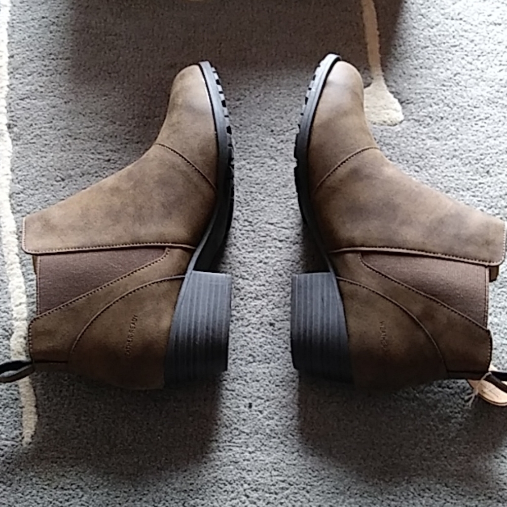 NWT dark brown booties